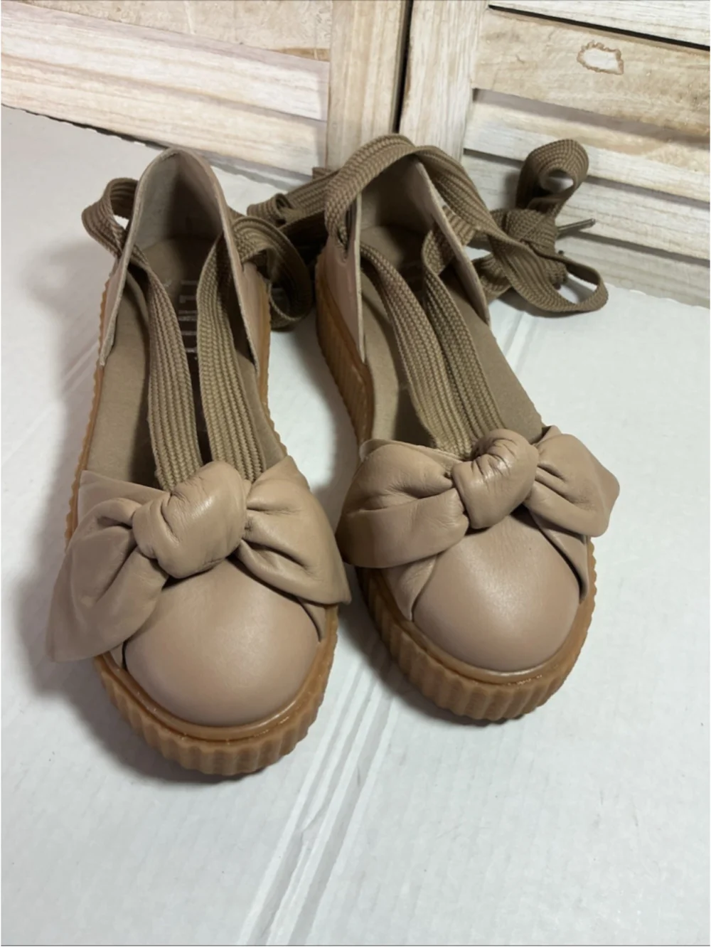 puma x fenty by rihanna shoes Size 7 In New Condition With Out Box